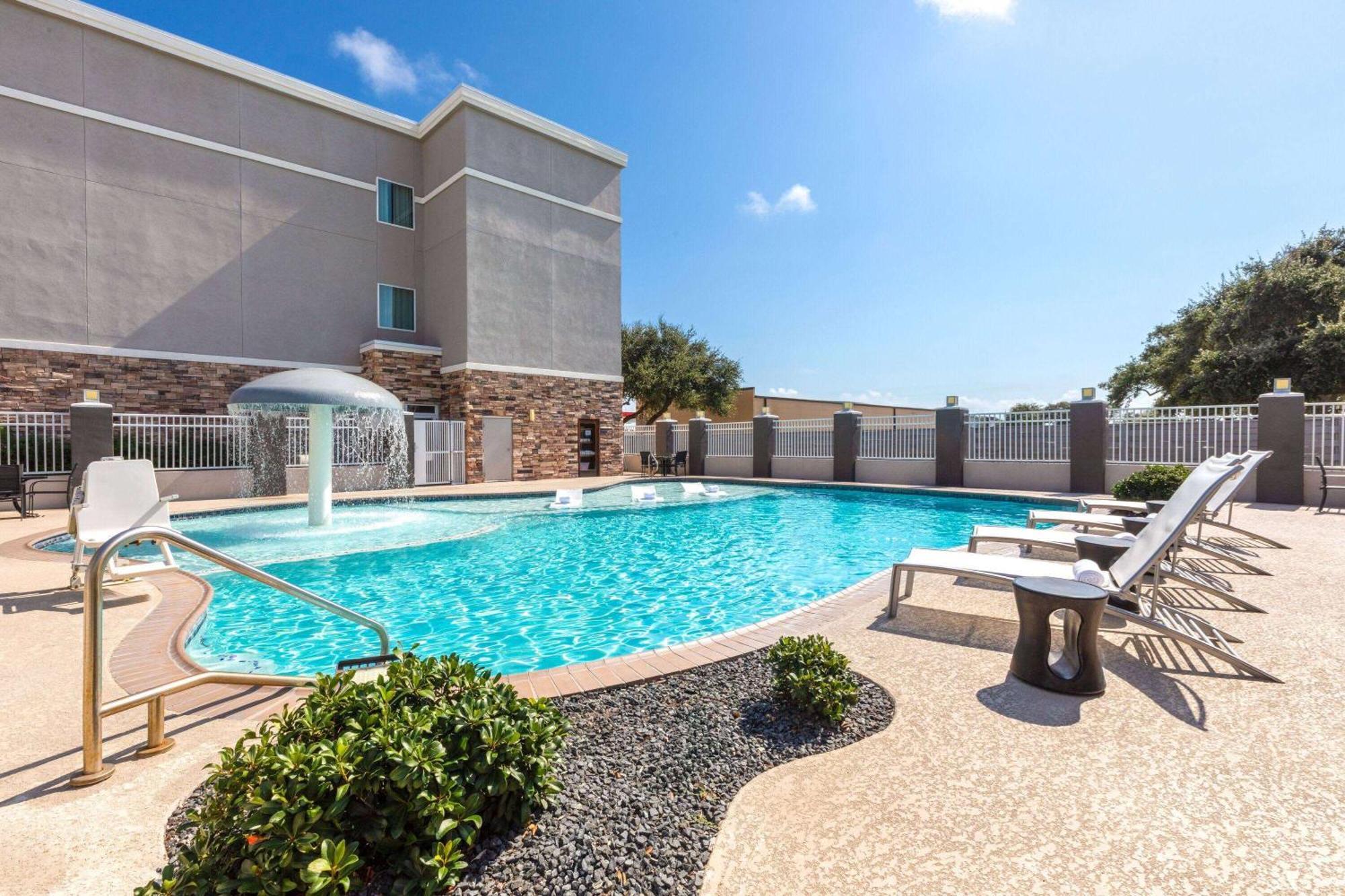 La Quinta By Wyndham Rockport - Fulton Hotel Eksteriør billede